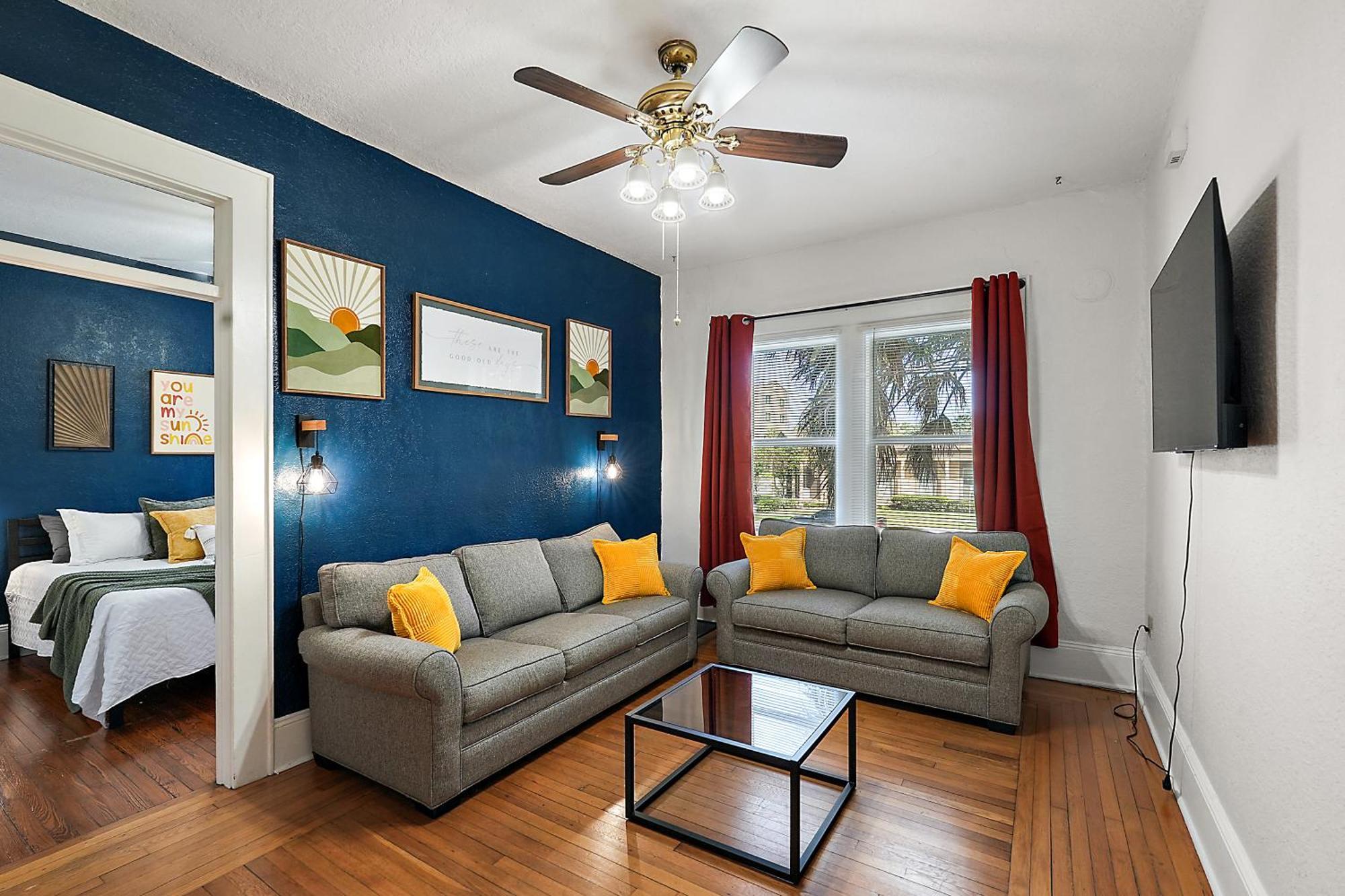 Downtown Den-King Bed~Heart Of Eustis~Queen Sleeper~Upstairs~Bright & Happy Eksteriør bilde