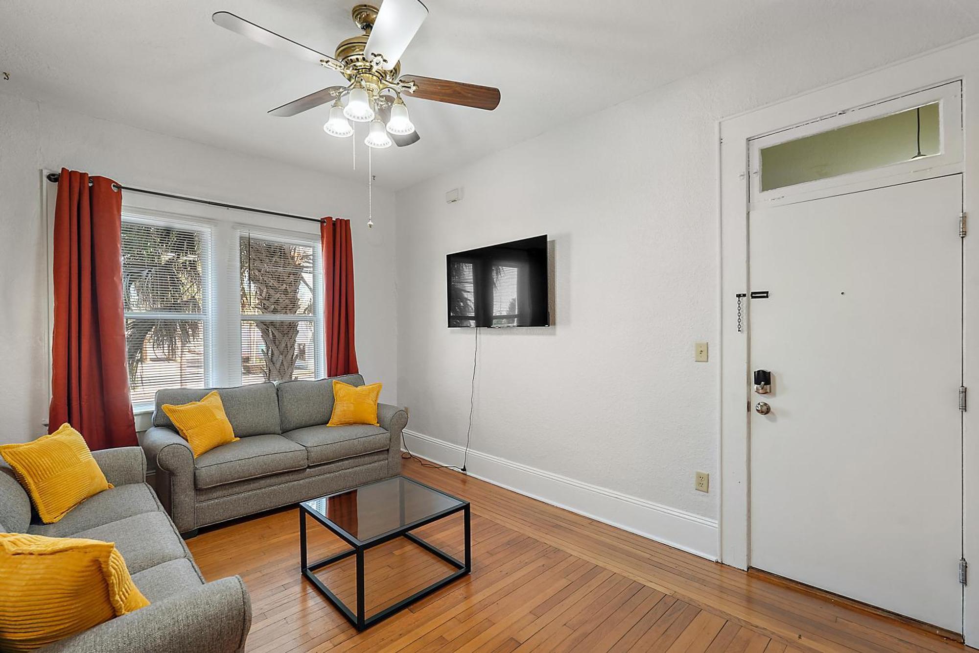 Downtown Den-King Bed~Heart Of Eustis~Queen Sleeper~Upstairs~Bright & Happy Eksteriør bilde
